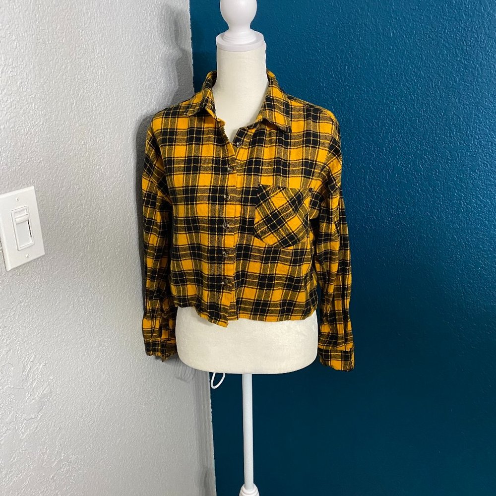 RUE21 Crop Flannel‎ Top